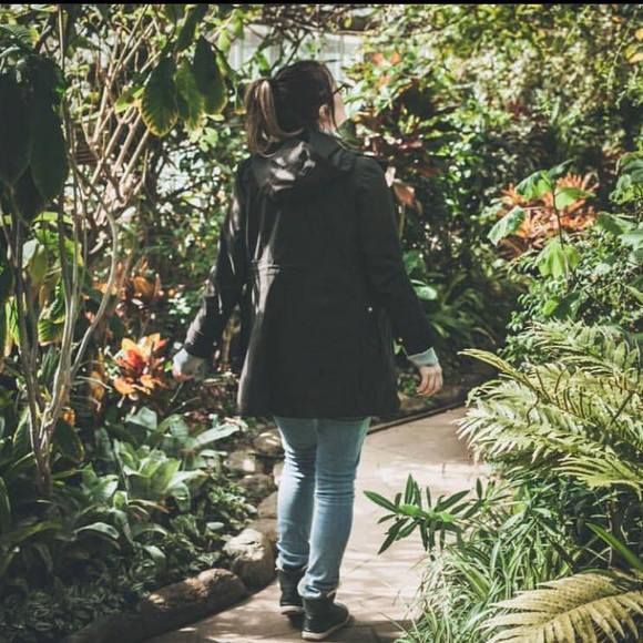 Meet your Posher, Jennifer - Picture 1 of 1